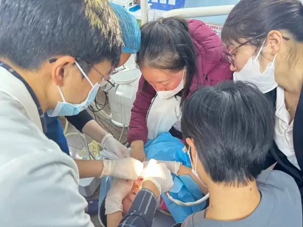 Chung tay chăm sóc sức khỏe răng miệng cho trẻ bại não tại Hải Phòng